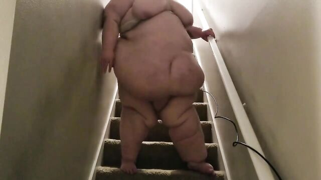 SSBBW enjoys shaking her big belly and huge boobs during a sensual massage