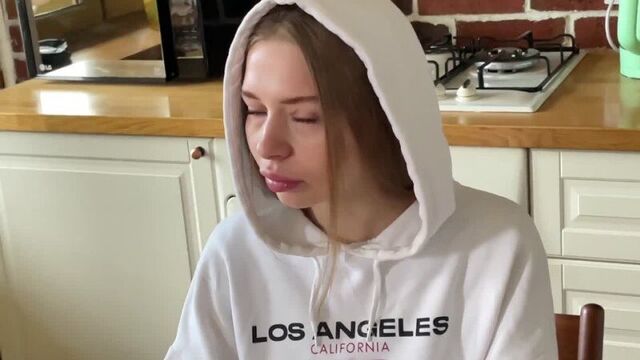 Russian bitch wanted burger sauce and got a lot of cum. Hd blowjob (1080p)