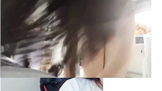 Exibicionista Latina Fica Exposed em uma Gravação Caseira