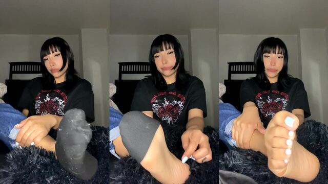 A sexy Latina gives a footjob with her soles and toes