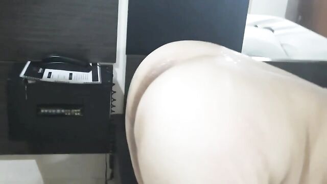 Casada é amadora e gosta de sentir um grande pau no rabo