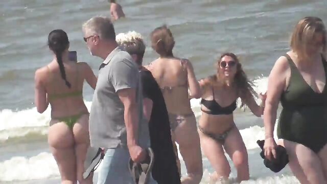 Hot PAWG shows off big ass in bikini on the beach