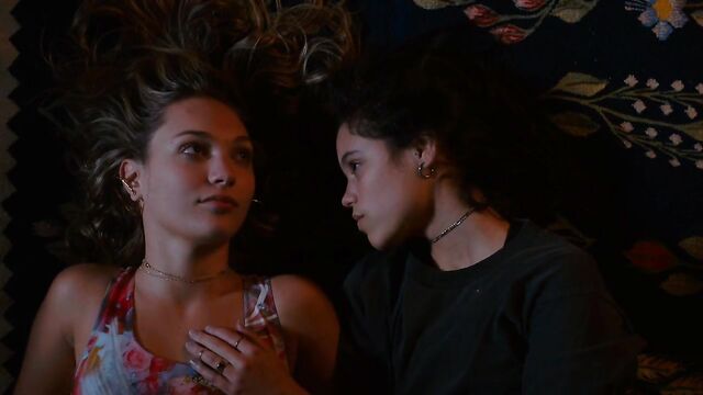 Hot lesbian scene with Jenna Ortega and Maddie Ziegler that’s sure to jerk you off