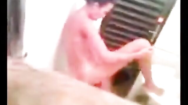 Safada shows her ass at the Carnival and it was filmed