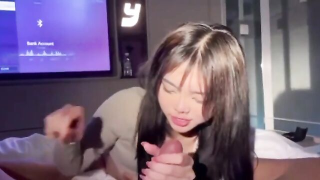 Asian teen gets fucked hard in a Singapore room