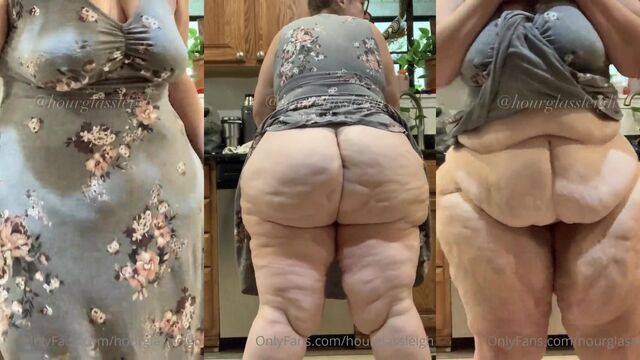 Ssbbw enjoys clapping her huge ass with toys