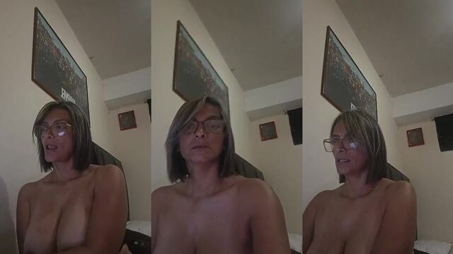 Chilena girl fucks like a goddess and performs oral with great skill