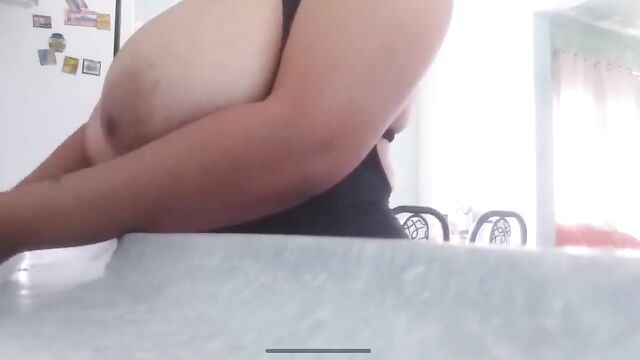 Hot amateur girl shows her body on YouTube