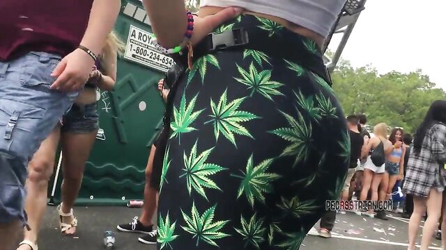 A beautiful girl with a big ass is fucking on the street