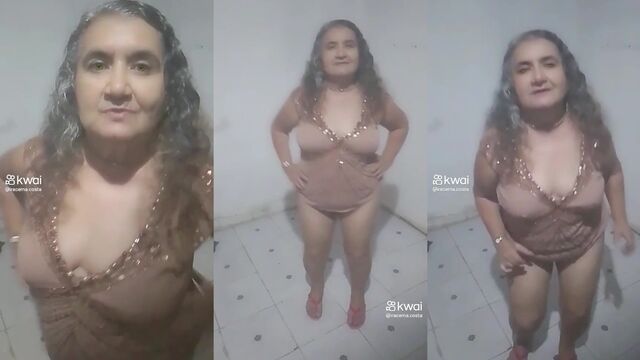 A shameless granny is showing off her skills in front of the camera