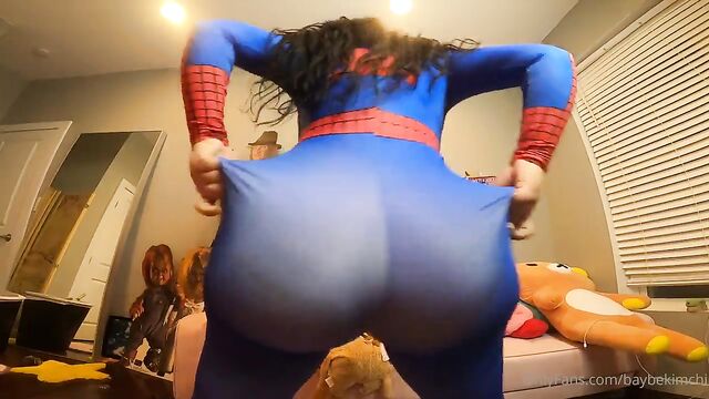 Slim thick Lightskin twerks in Shower