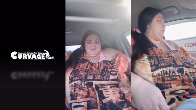 Ssbbw plays with massive fupa and rolls while cumming