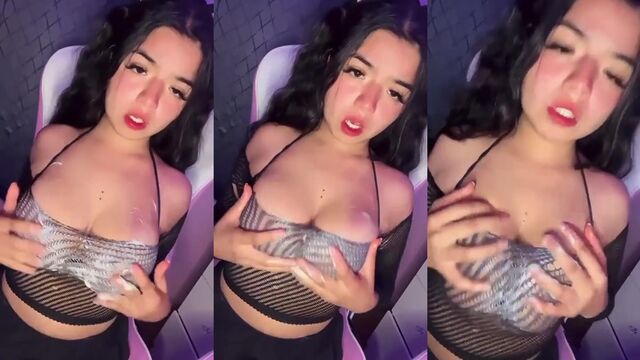 The hot Mexican babe shows her ass in a tight pack