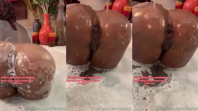 Black girl with big ass enjoys riding a cock