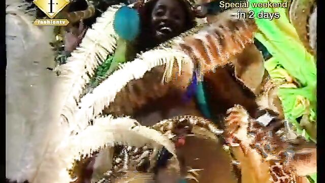 Topless Brazilian beauties celebrate Carnaval with passionate encounters