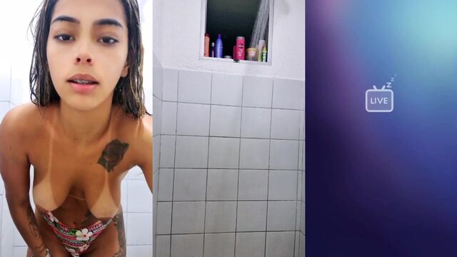 A novinha caiu na net enquanto se banhava e masturbava