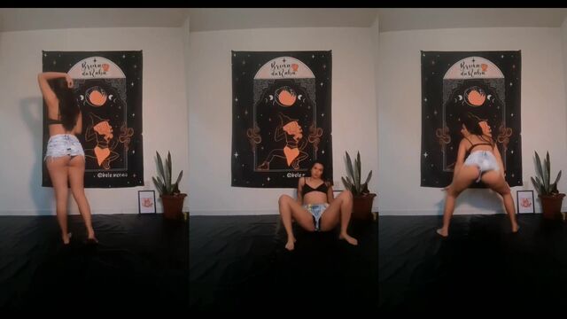 Morena gostosa rebolando com shortinho atolado na bunda