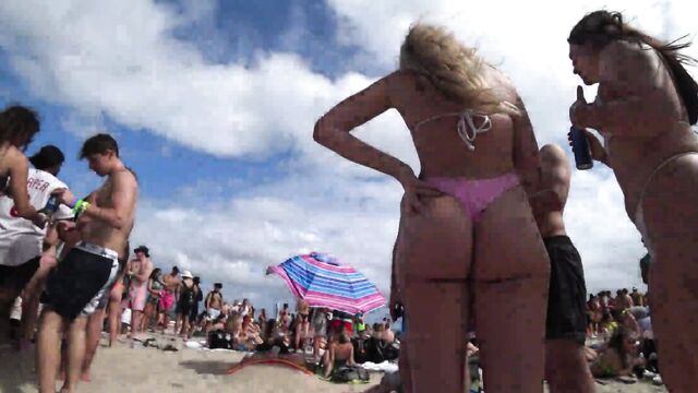 Hot PAWG shows off her juicy ass in sexy thong on beach