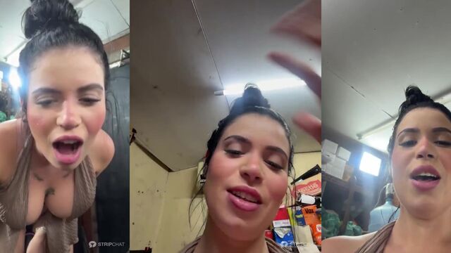 A rich Brazilian gostosa has sex on the work table