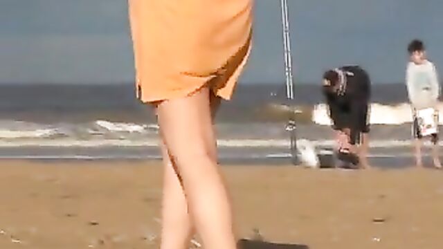 Barefoot girl shows her pussy in public upskirt shot