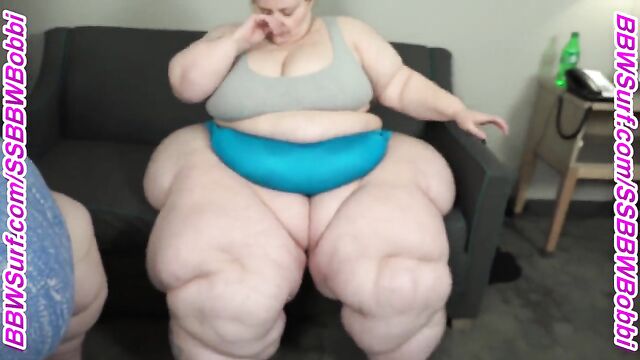 Fat SSBBW shows off her huge belly and amazing twerking skills
