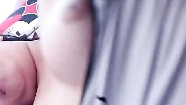 A delicious Brazilian safadinha caresses her peluda boobs in a sensual Omegle session