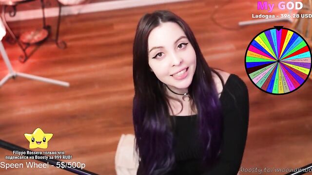 A super sexy Russian babe shows her amazing big ass in a steamy stream