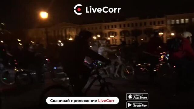 Велопробег Дедов Морозов и Снегурочек в Санкт-Петербурге