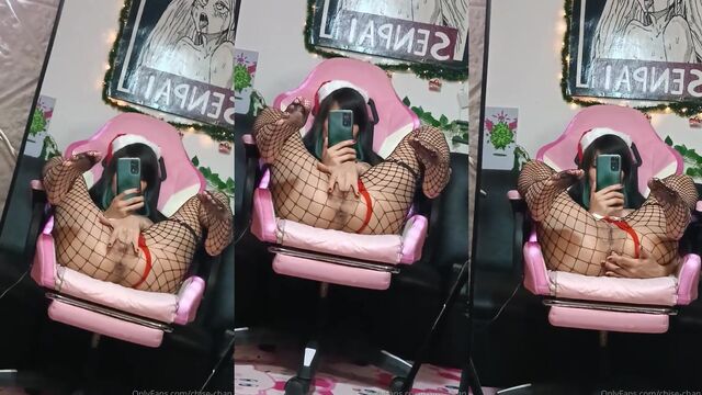 A sexy brunette from Argentina gives a blowjob and gets fucked hard in this live stream