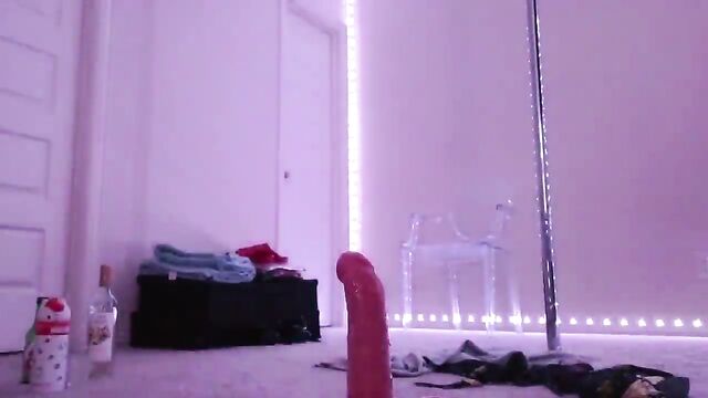 Short thick Filipina does pole dancing and foot job
