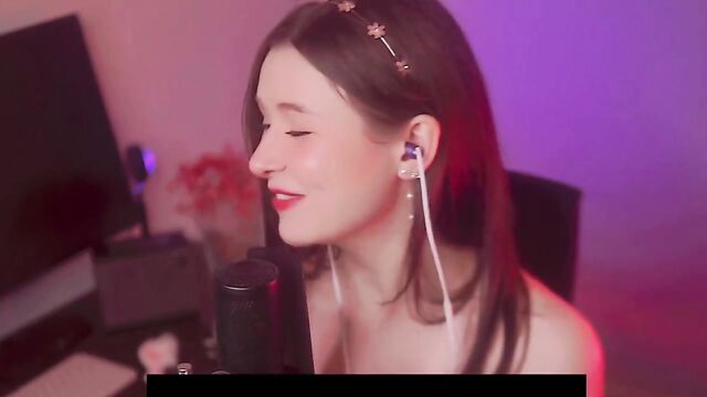 Petite Latina camgirl gets fucked during a live stream