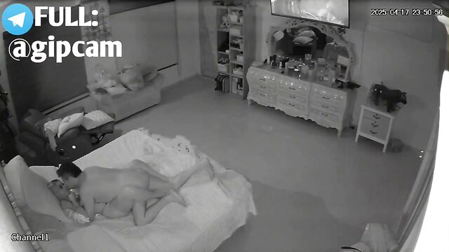 Voyeur caught a girl in the bathroom, naked and rubbing herself