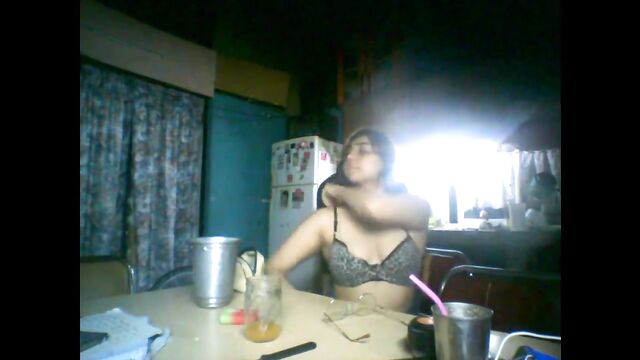 Tetona negra paja con su dedo en un sensual video de masturbación