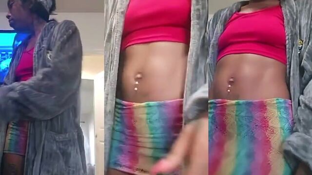 Ebony hottie twerks without panties on the plane