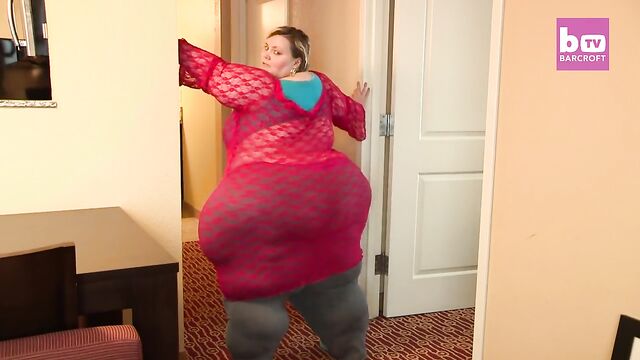 Fat SSBBW shows off her jiggly twerking skills