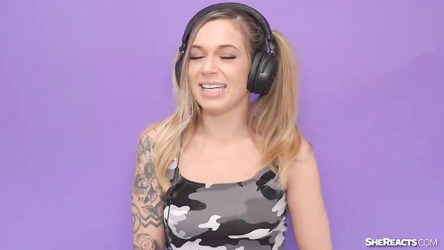 A gorgeous slut takes a long time to masturbate with her pussy