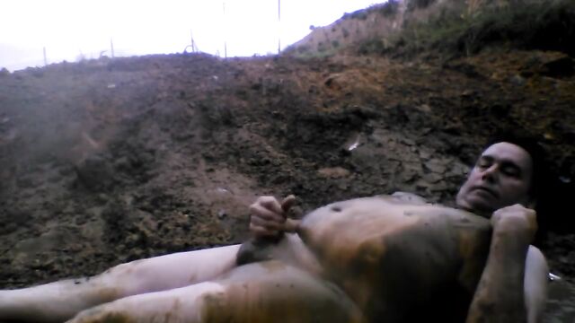 Fucking toilet pig gets mud on his face and inserts it