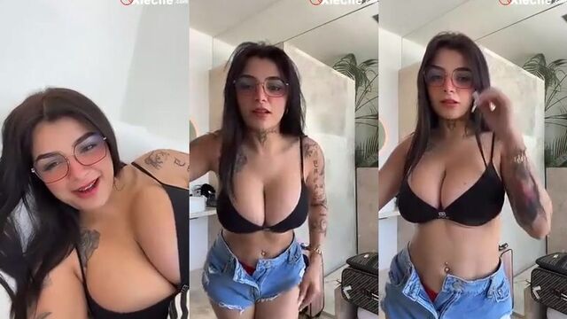 Thick Mexican girl with big ass is a famous TikTok star