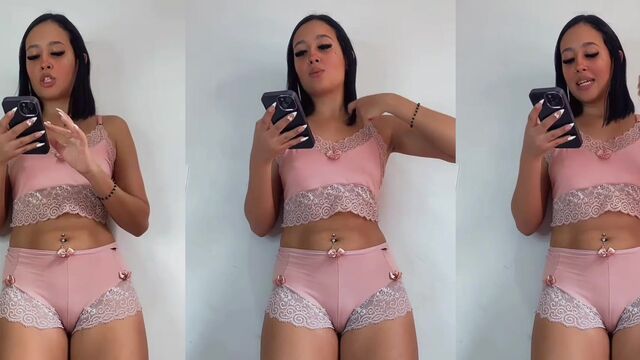 A hot safada babydoll woke up and started rubbing herself on TikTok live
