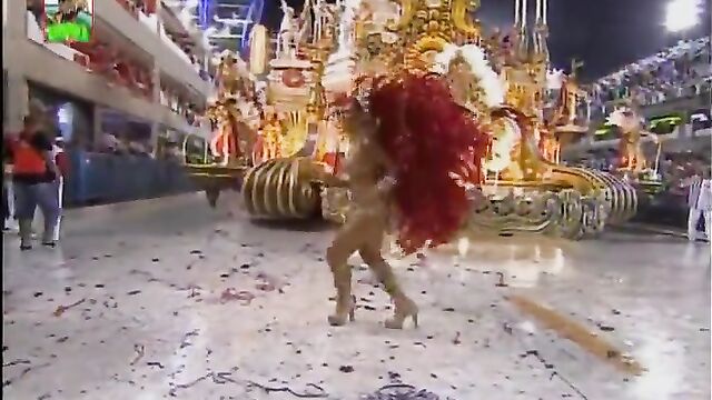 Famosas brasileiras mostram seus bumbums no Carnaval em Salvador