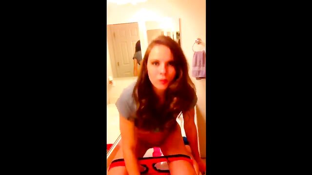 Hot slut watches porn and masturbates her wet pussy / Dreamworld8