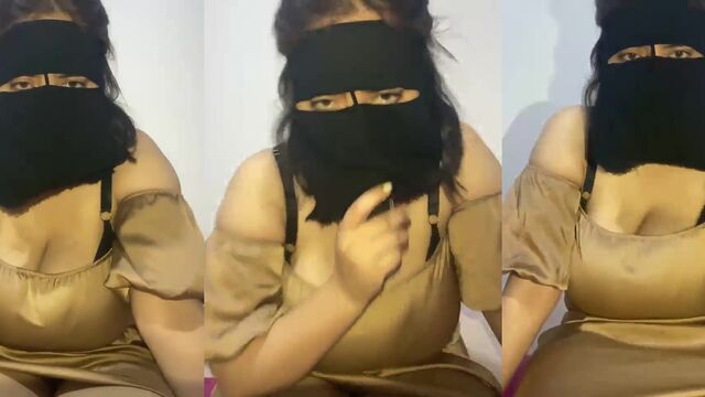 Busty camwhore Warda-arabic shows off her huge hangers and gets naked