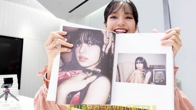 Лиса из Блэкпинк делает распаковку 2 фотокниги Lisa Blackpink русская озвучка