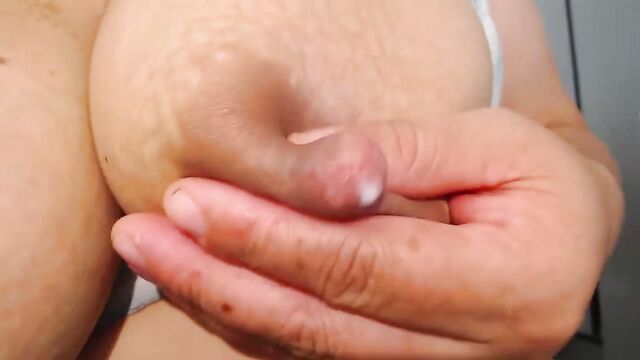 The pretty cam model has huge and rubbery nipples - Woɐu‾sǝxᄅ