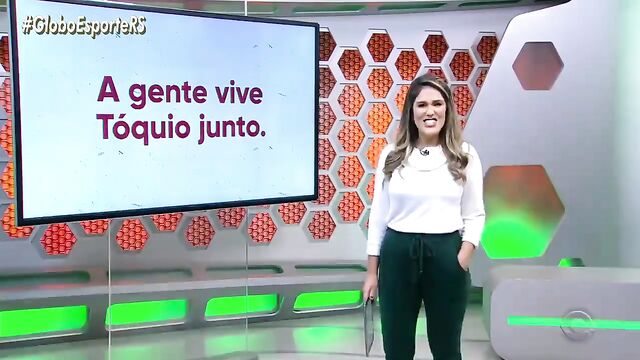 Kelly Costa is a young woman who loves to share her sexy videos