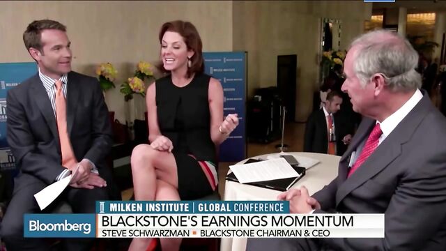 MILF reporter Stephanie Ruhle gets her legs and pokies shown off