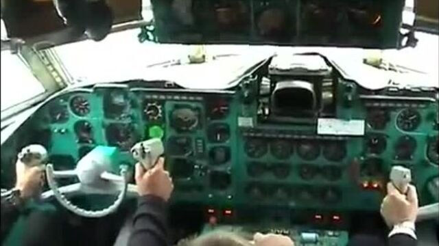 Посадка самолета Ил-62 из кабины пилотов