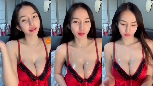 I saw an Asian girl doing a sexy live Bigo show