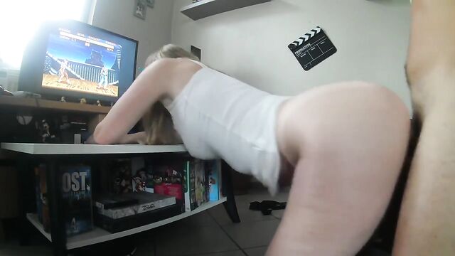 Play video game and get fucked by PAWG