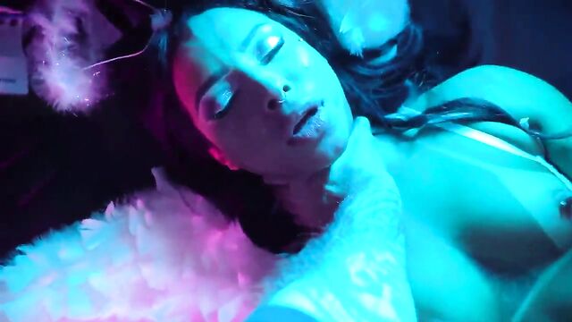 Sexual interaction between two lesbians with the photographer's involvement